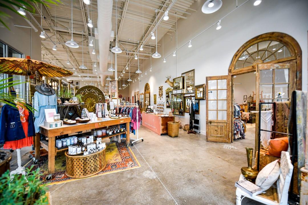 A rustic looking clothing boutique in Frisco.